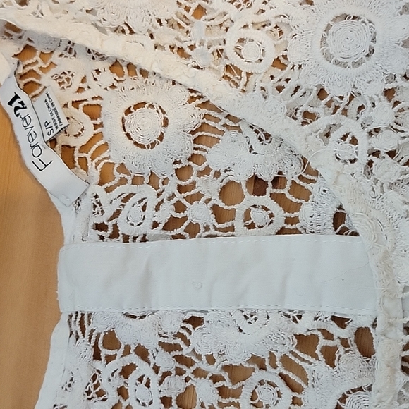Forever 21 crochet lace long tank sz S w button back detail - Picture 2 of 4